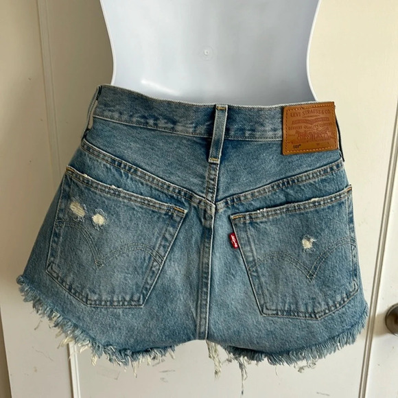 Levi's premium 501 distressed cutoff  jean shorts . Size 24 boho beach vacation - Picture 6 of 15